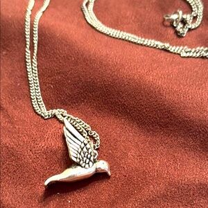 NWOT Elegant Silver Bird Pendant Necklace 22” long